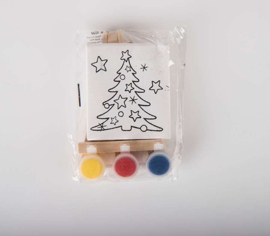 Набор для раскраски  "Дед Мороз":холст,мольберт,кисть, краски 3шт