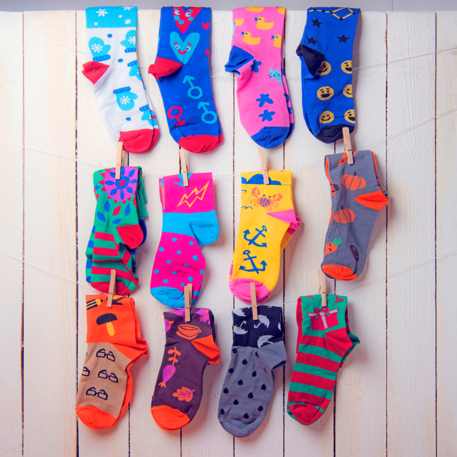 Подарочный набор  "12 месяцев", 12 пар тематических носков 