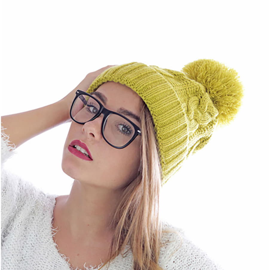 Шапка VOGUE,  белый, верх: 100% акрил, подкладка: 100% полиэстер