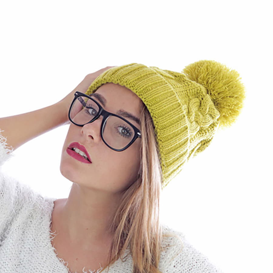 Шапка VOGUE,  белый, верх: 100% акрил, подкладка: 100% полиэстер